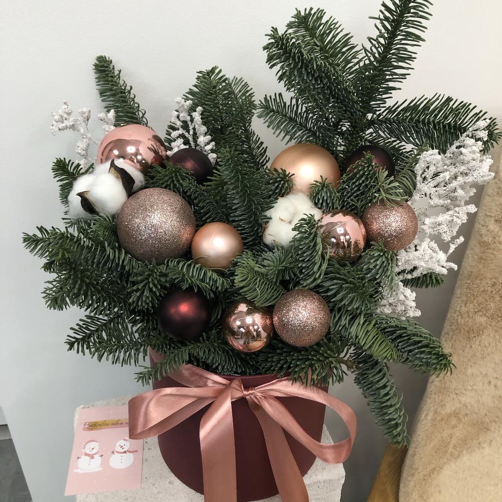 Новогодняя композиция из нобилиса (ели)