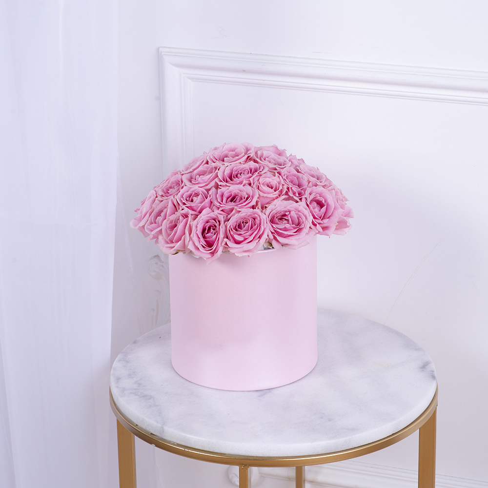 Букет из 35 розовых роз premium в розовой шляпной коробке