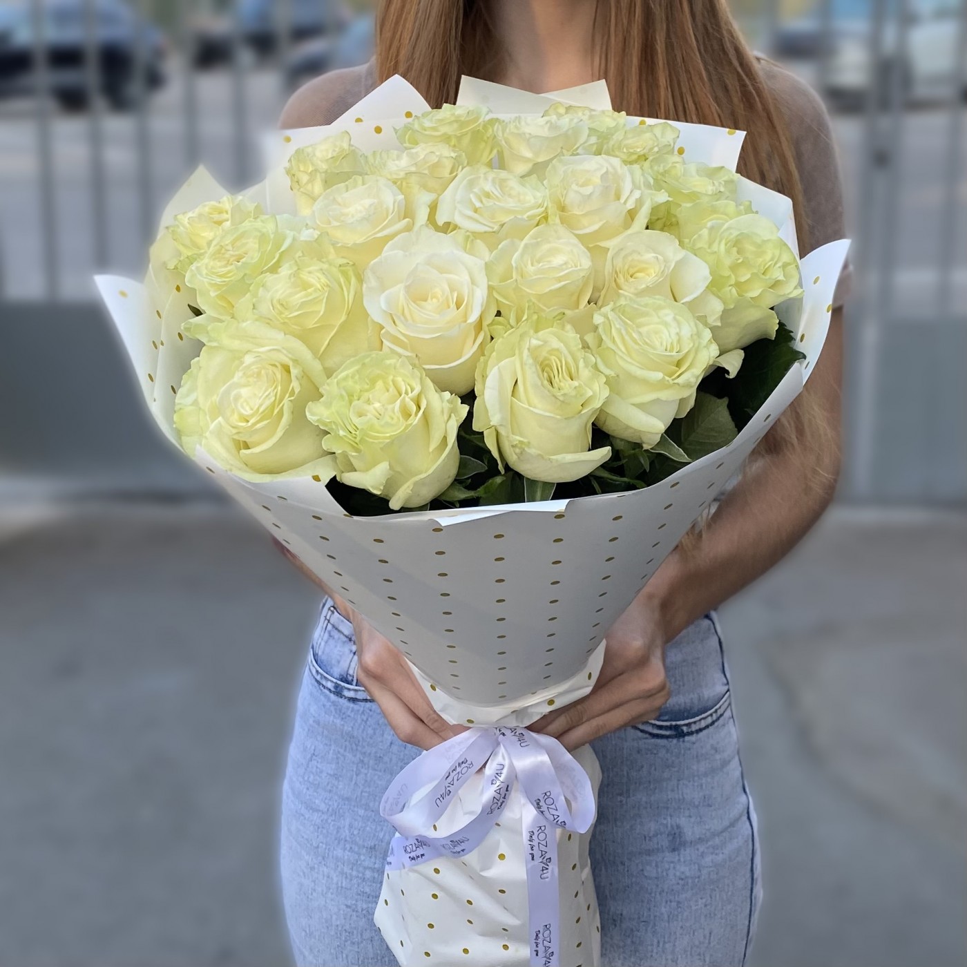 21 белая роза 60 см