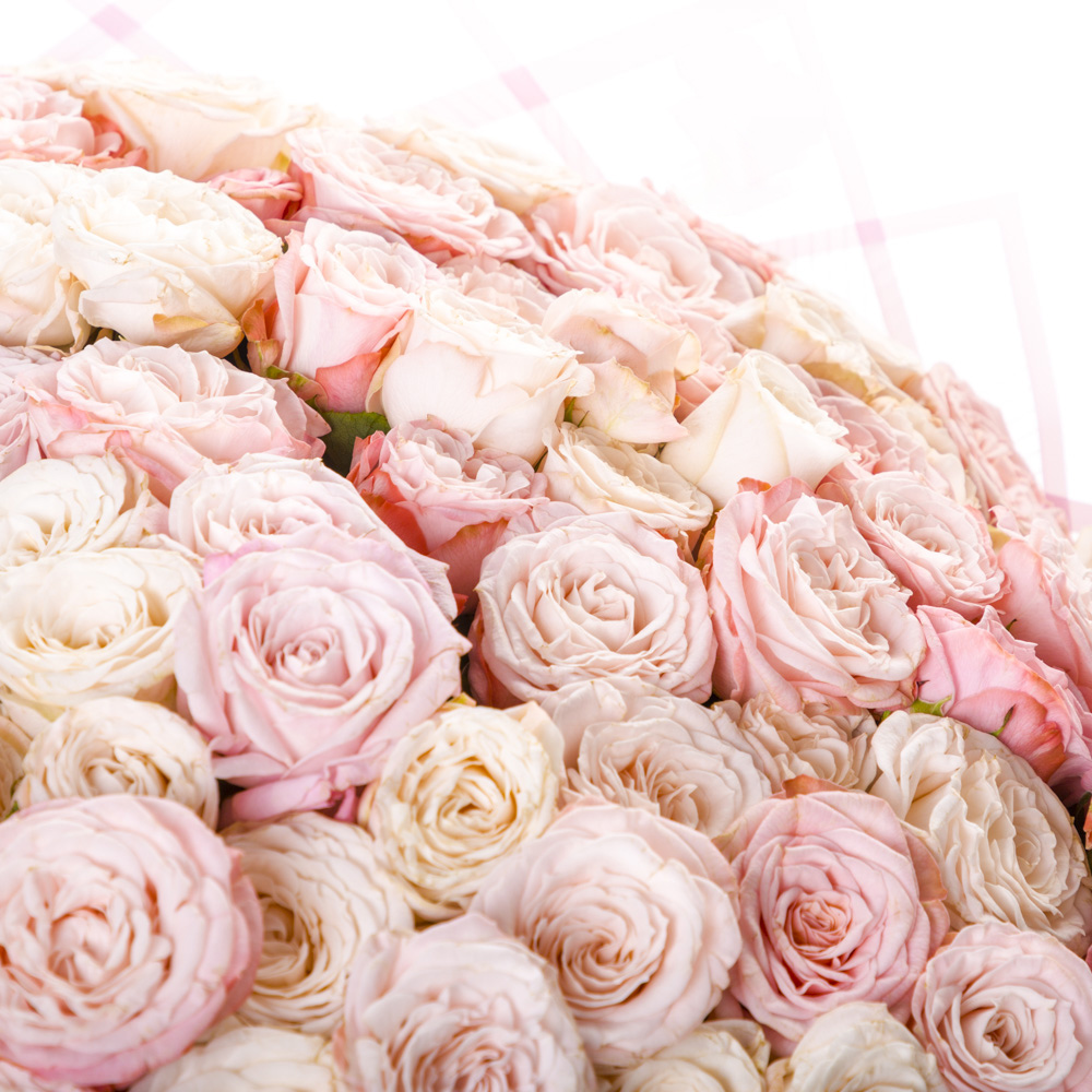 Букет из 101 разноцветной кустовой розы