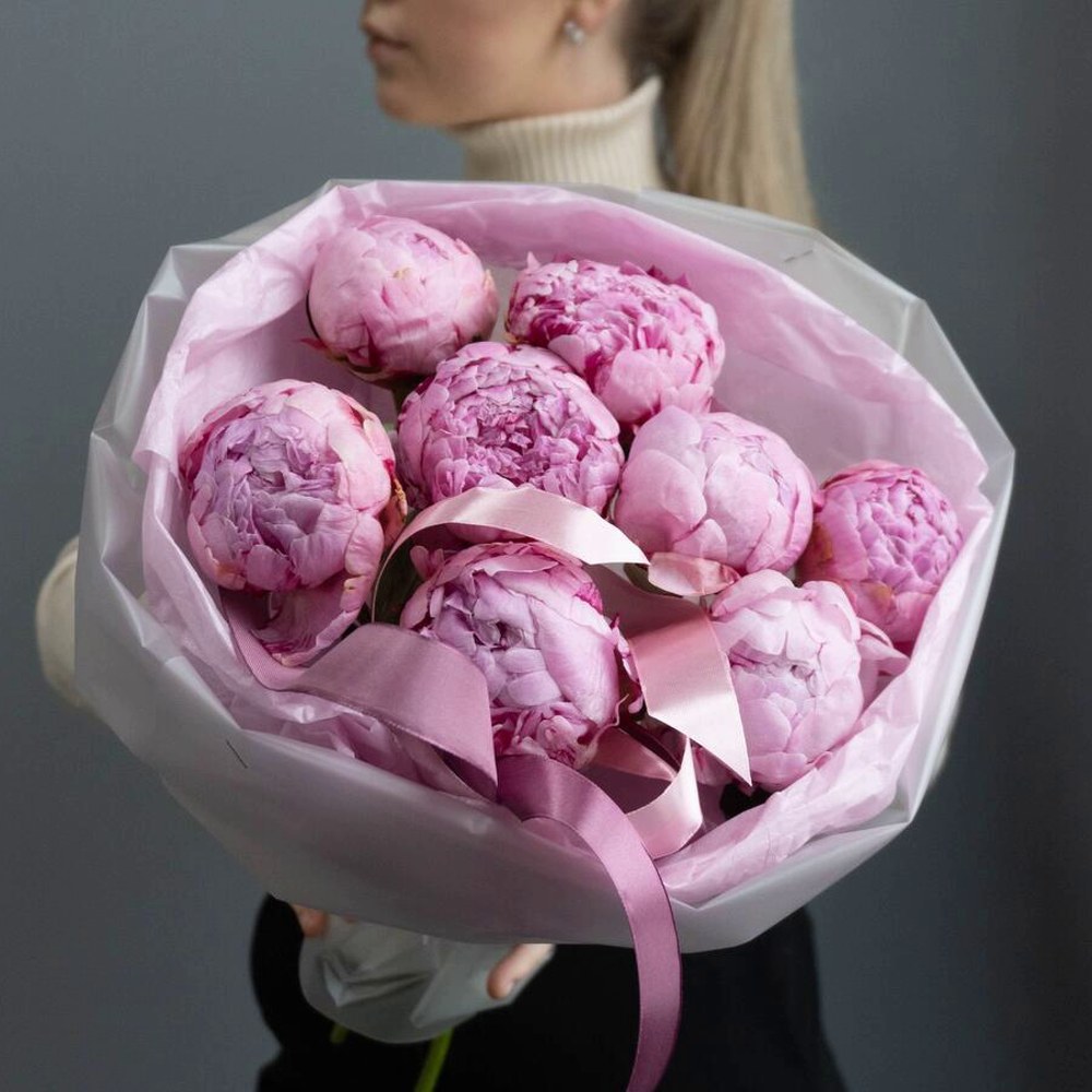 Букет из 9 нежно-розовых пионов