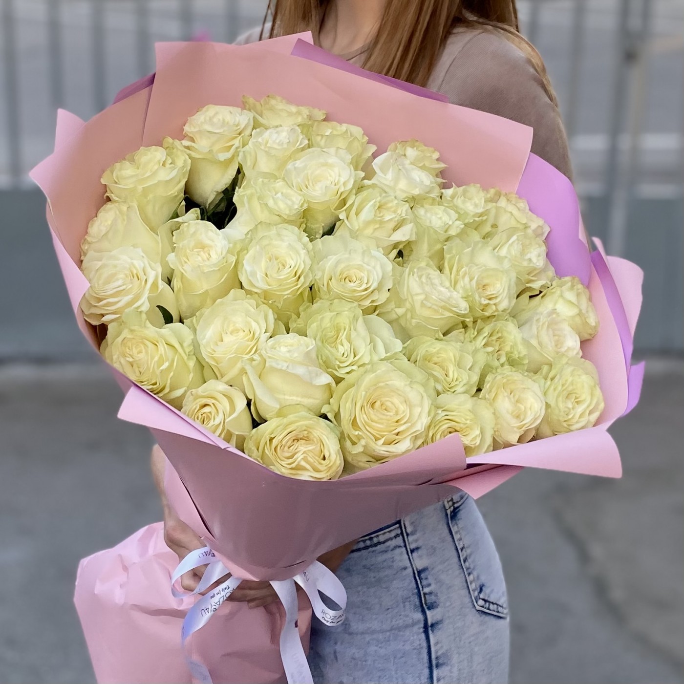 35 белых роз 60 см