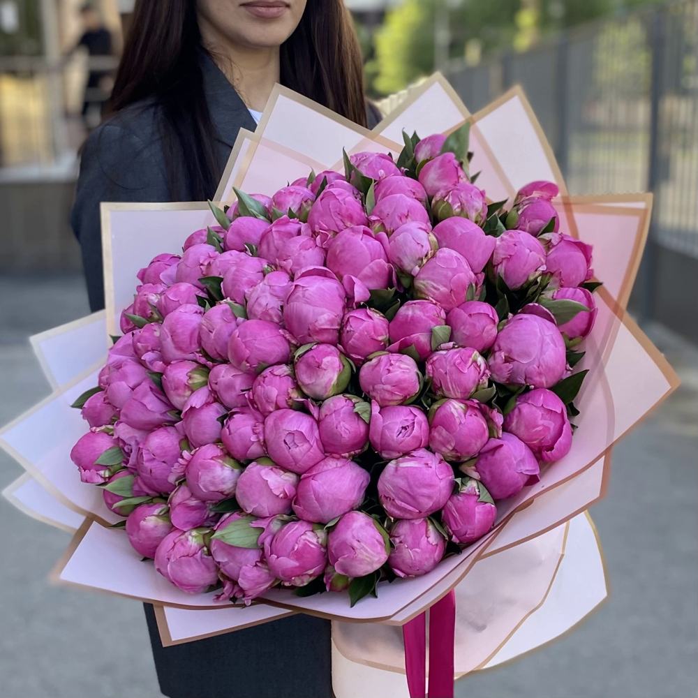 Букет из 101 розового пиона