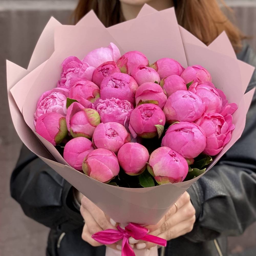 Букет из 25 розовых пионов