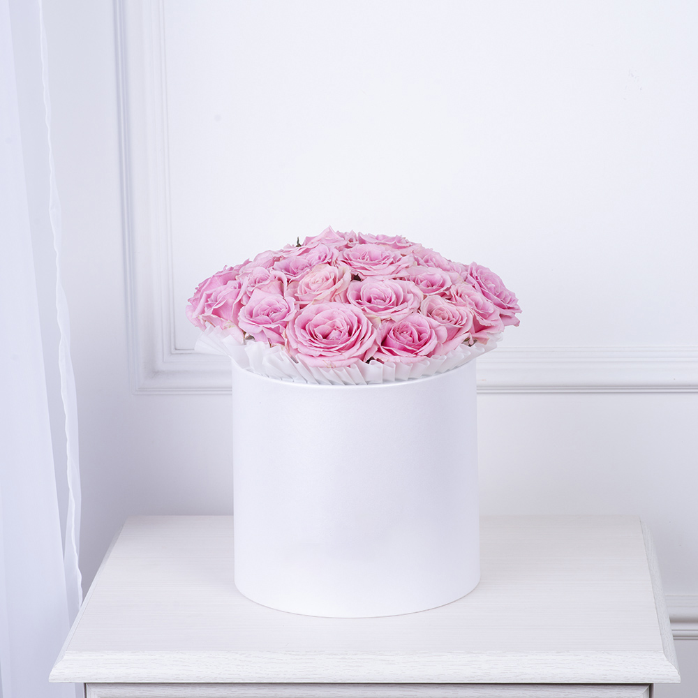 Букет из 25 розовых роз premium в белой шляпной коробке
