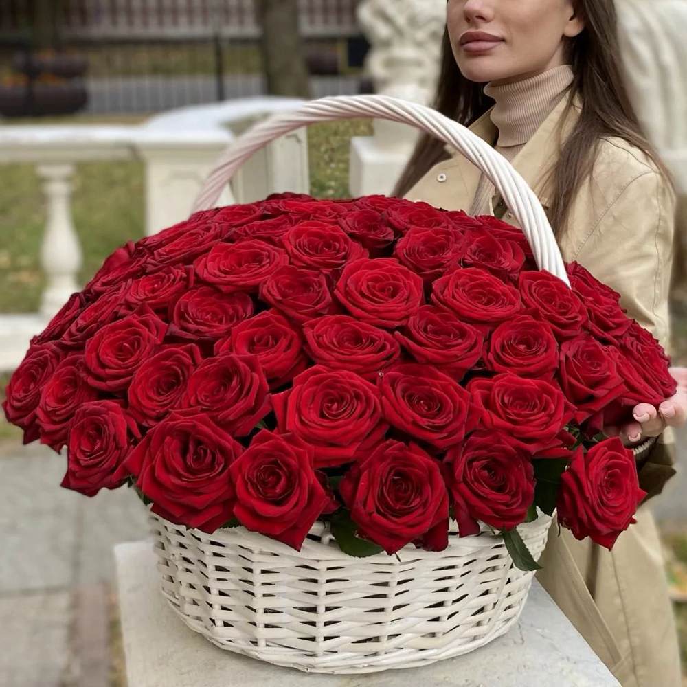 101 красная роза в корзине
