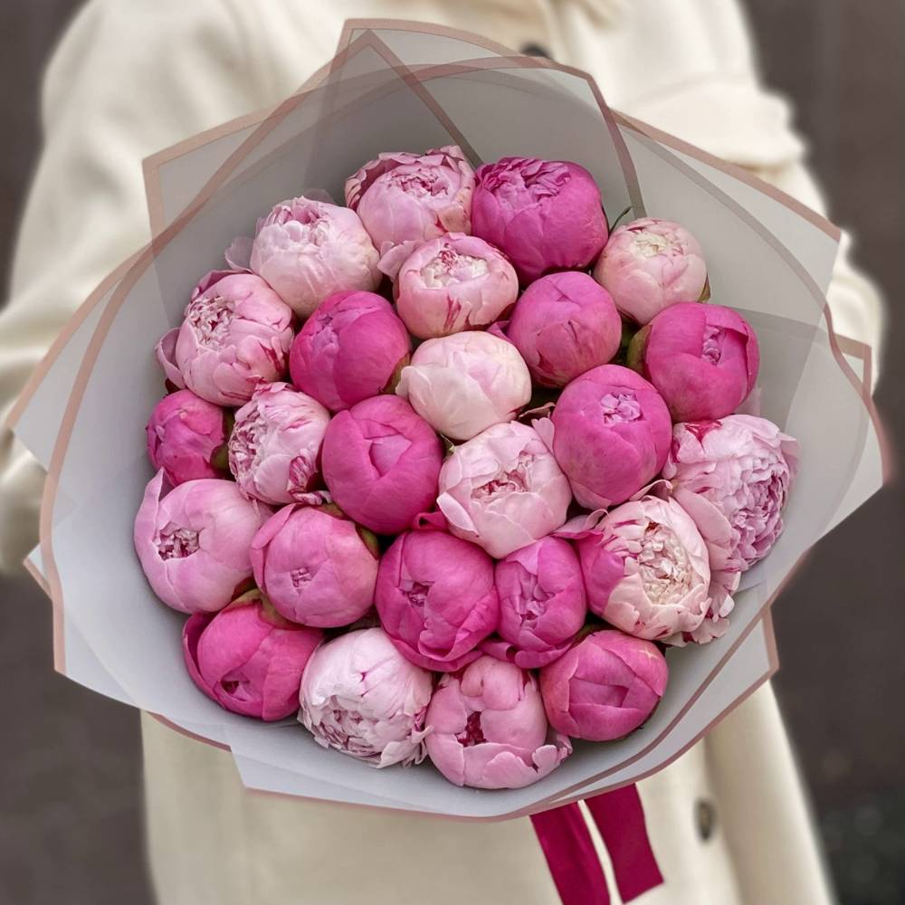 Букет из 25 разноцветных пиона