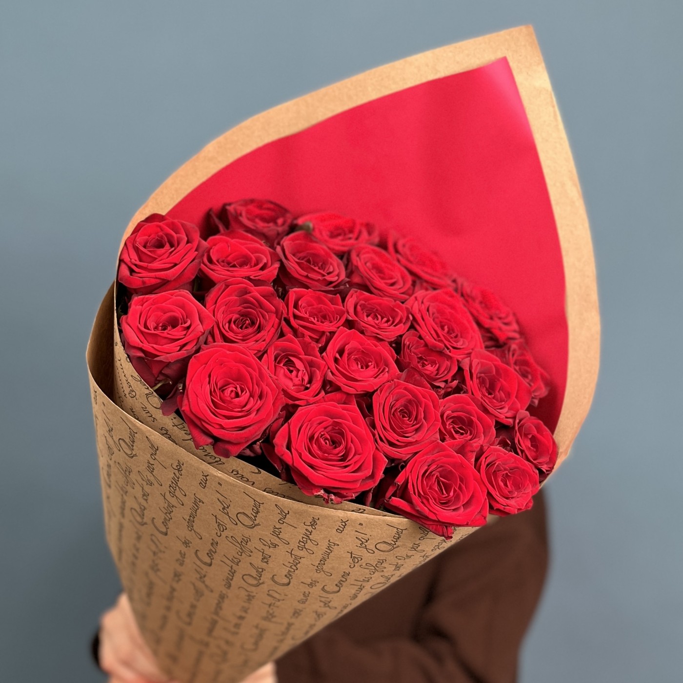 25 красных роз 60 см