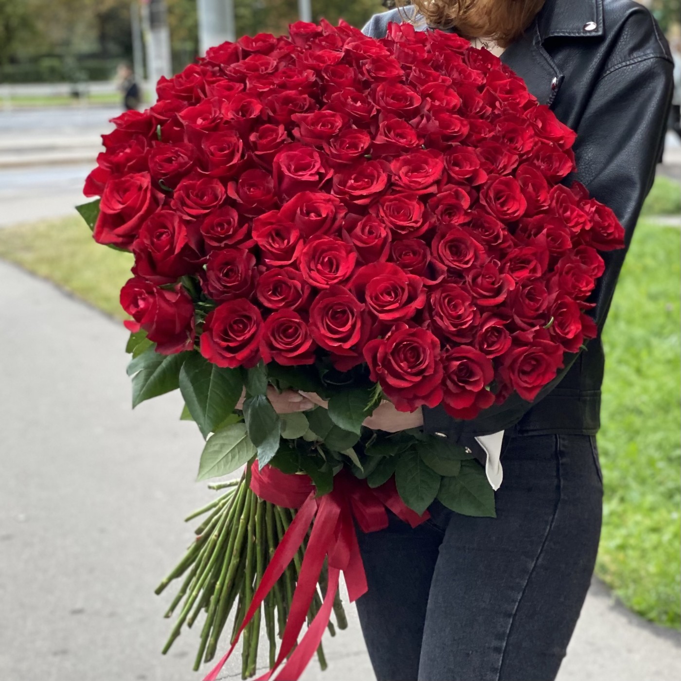 101 красная роза Эквадор 80 см.