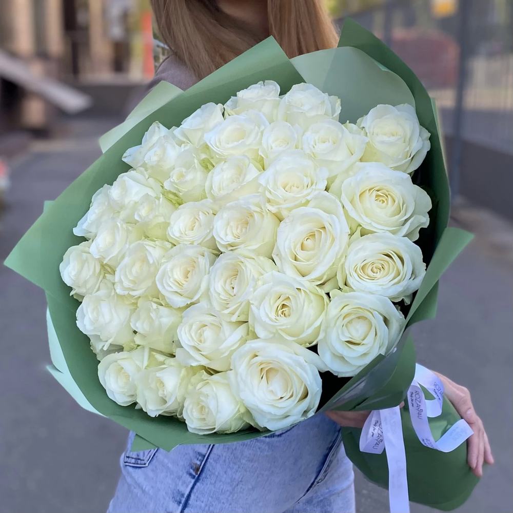 35 белых роз 50 см