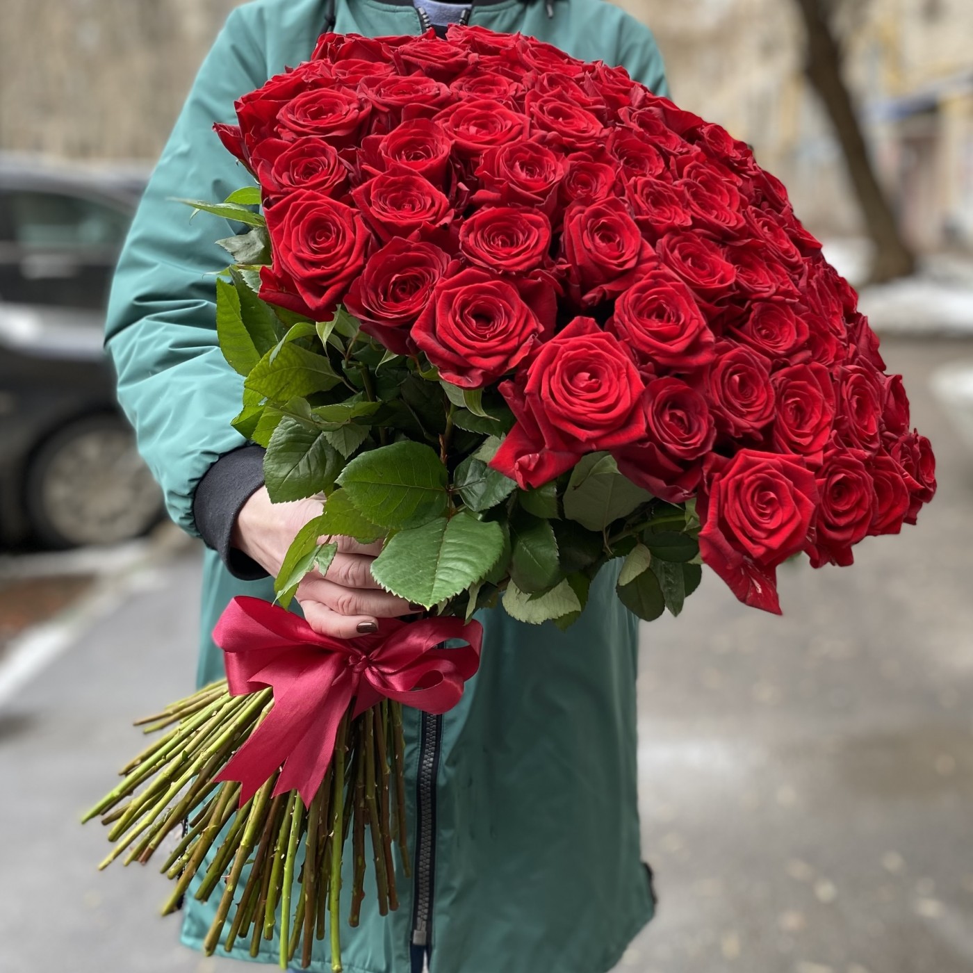 101 красная роза Premium 60 см.