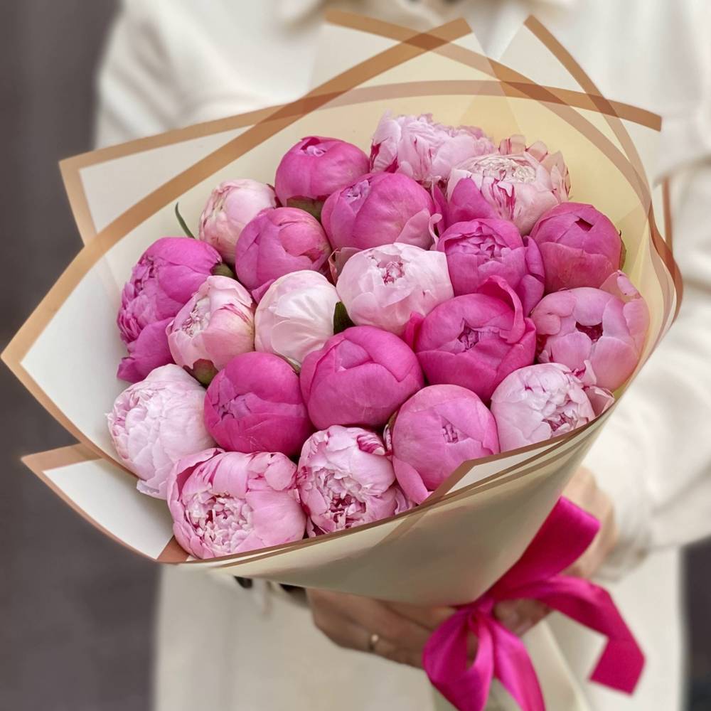 Букет из 21 разноцветного пиона