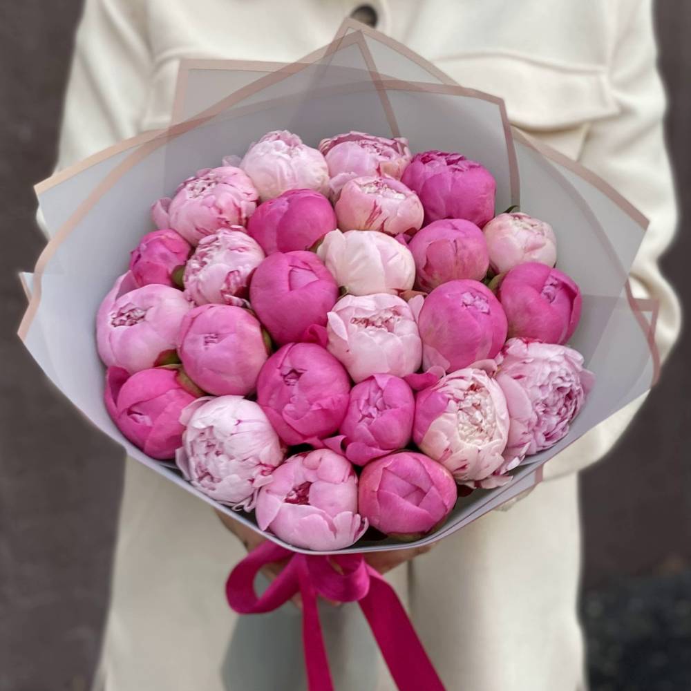 Букет из 25 разноцветных пиона