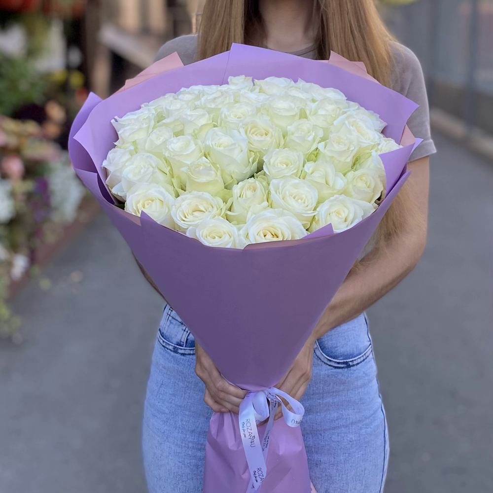 51 белая роза Premium 60 см