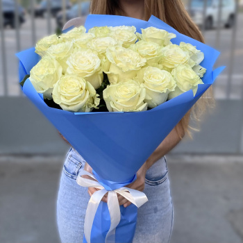 15 белых роз Premium 60 см.