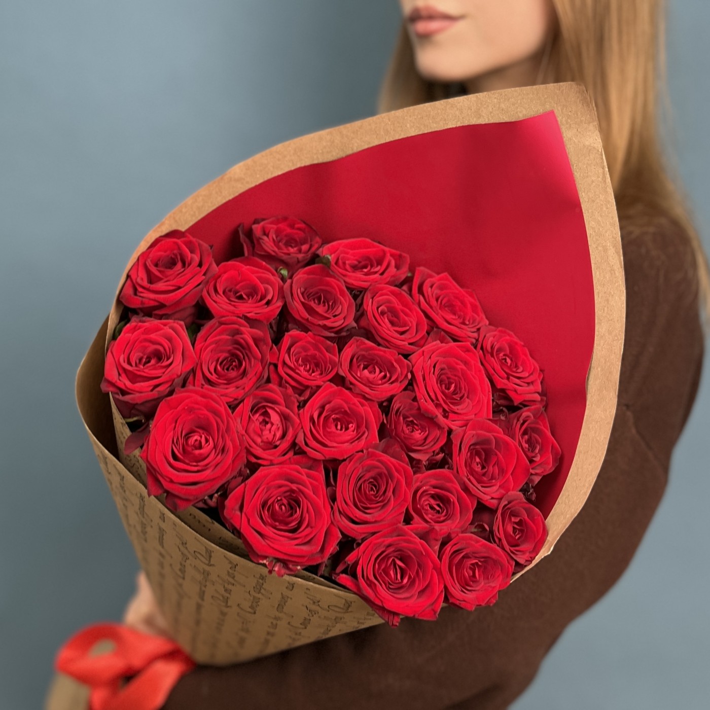 25 красных роз 60 см