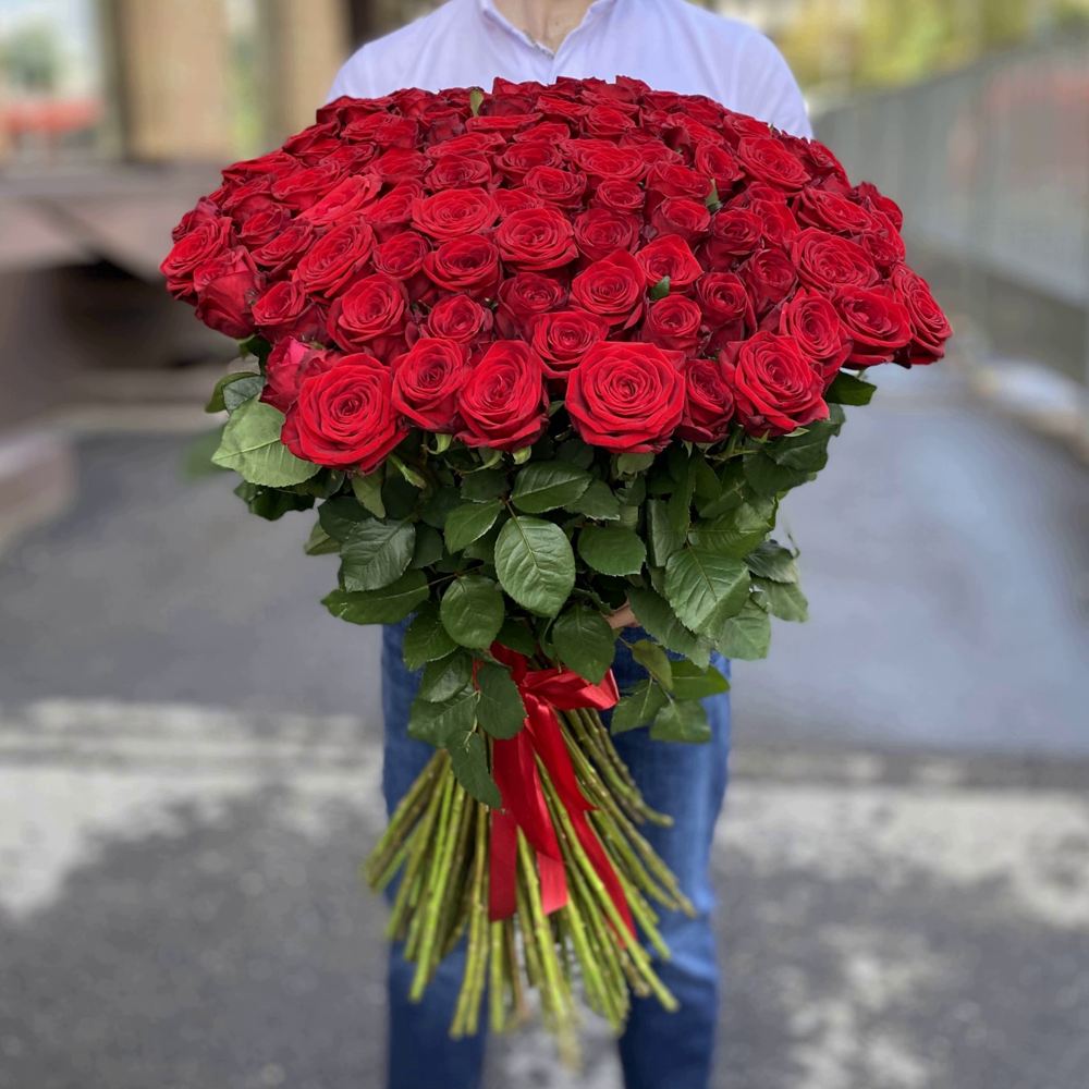 101 красная роза Эквадор 90 см.