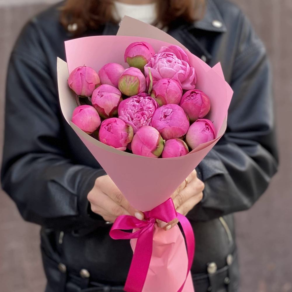 Букет из 15 розовых пионов