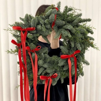 Новогодний венок из живой ели