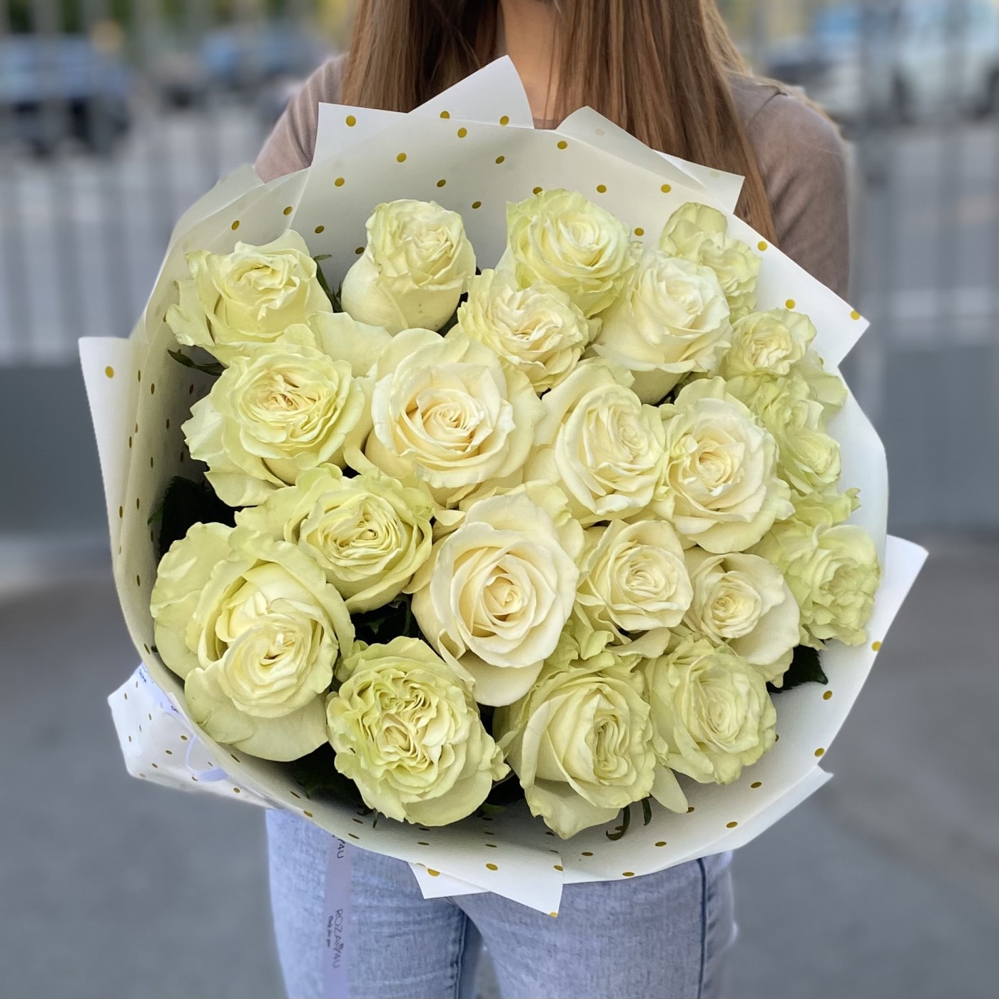 21 белая роза 60 см