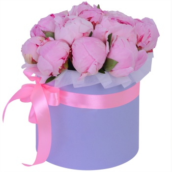 Букет из 15 розовых пионов в фиолетовой шляпной коробке